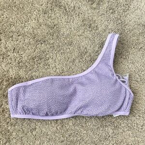 • One shoulder bikini top •
